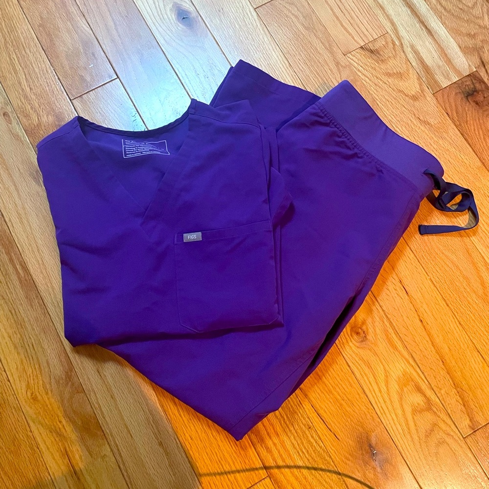 Figs Digital Grape scrub set size medium